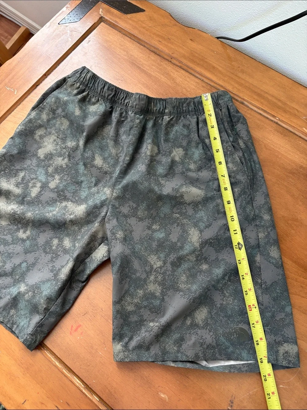 The North Face Men's Green-Gray Camo Athletic Shorts Size Medium